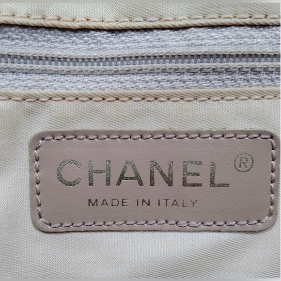 EUC Chanel handbag - Picture 5 of 6